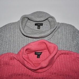 Bundle of 2 turtleneck knitted sweater’s